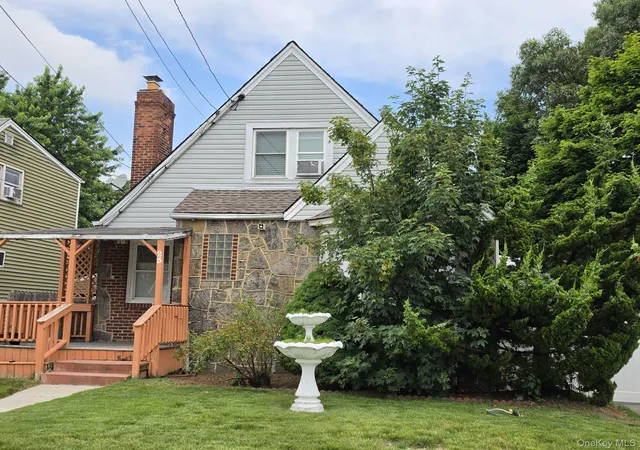 3rd image of 25 Gold St, Valley Stream, NY 11580 | MLS# 1022994