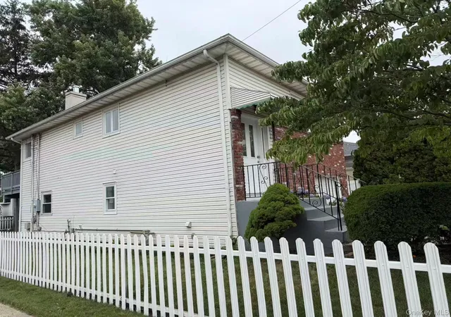 Homes for sale in North Hempstead, NY | 858 Oliver Ave, North Hempstead, NY 11590 | MLS# 1023008