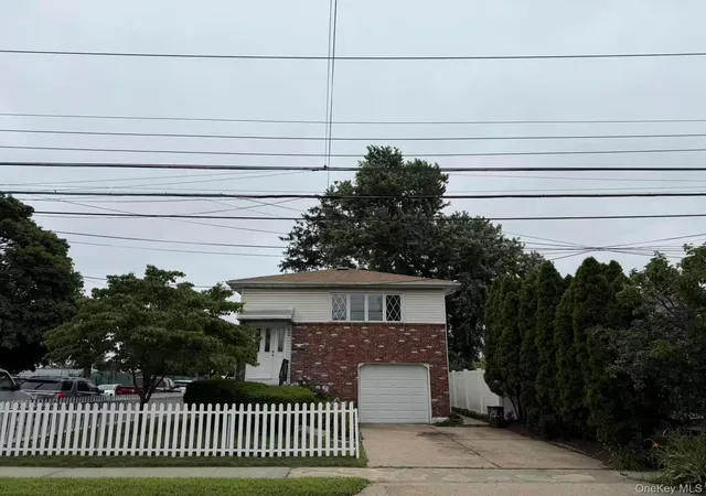 Photo 4 of Sale Pending at 858 Oliver Ave, North Hempstead, NY 11590 | MLS# 1023008 | Listing updated on 2026-09-12
