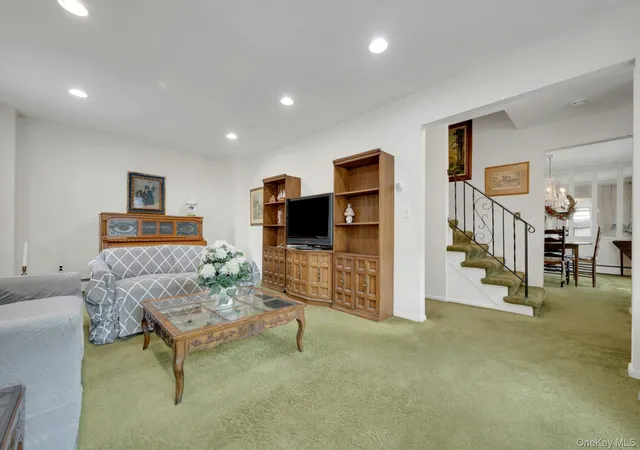 Homes for sale in Eastchester, NY | 34 Dogwood Dr, Eastchester, NY 10583 | MLS# 1023014