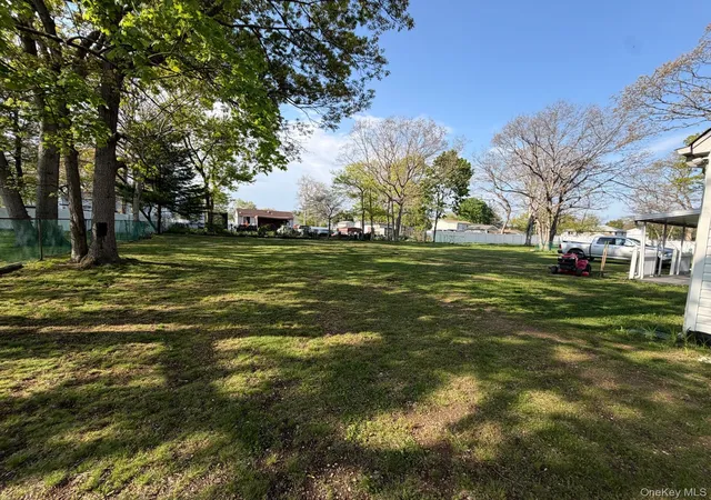 Photo 4 of Single family home for sale at 41 Fig St, Islip, NY 11722 | MLS# 1023022 | Listing updated on 2026-09-28