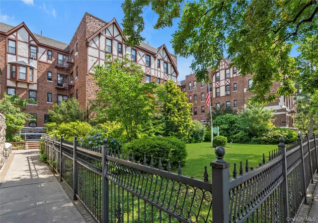 Homes for sale in New York, NY | 160 15 Powells Cove Blvd #A1, New York, NY 11357 | MLS# 1023029