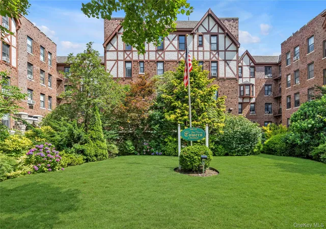 Homes for sale in New York, NY | 160 15 Powells Cove Boulevard, New York, NY 11357 | Houzeo