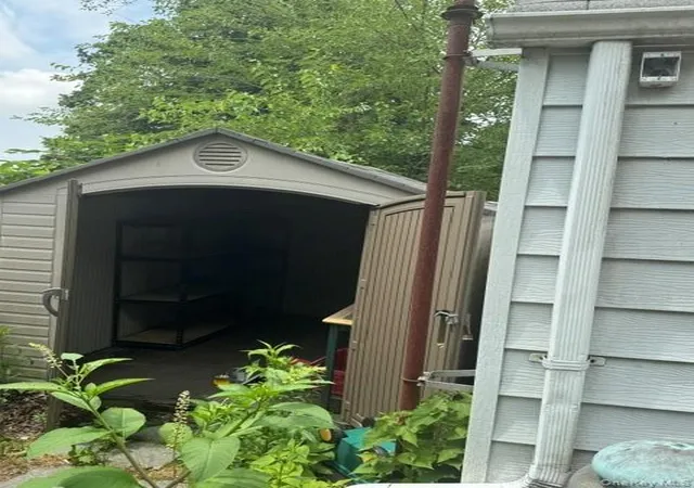 29th image of 852 Henry St, Hempstead, NY 11553 | MLS# 1023054