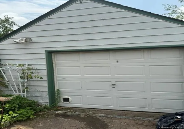 3rd image of 852 Henry St, Hempstead, NY 11553 | MLS# 1023054