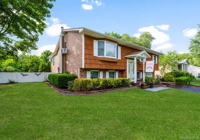 2nd image of 8 Reggie Dr, Wappingers Falls, NY 12590 | MLS# 1023078