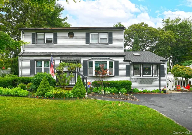 Photo 1 of Sale Pending at 11 Bonnybill Dr, Brookhaven, NY 11720 | MLS# 1023083 | Listing updated on 2026-08-19
