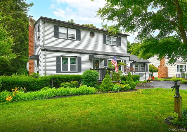 Photo 3 of Sale Pending at 11 Bonnybill Dr, Brookhaven, NY 11720 | MLS# 1023083 | Listing updated on 2026-08-19