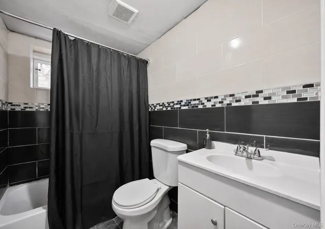 Photo 4 of Single family home for sale at 831 E 224th Street, New York, NY 10466 | MLS# 1023088 | Listing updated on 2026-08-03