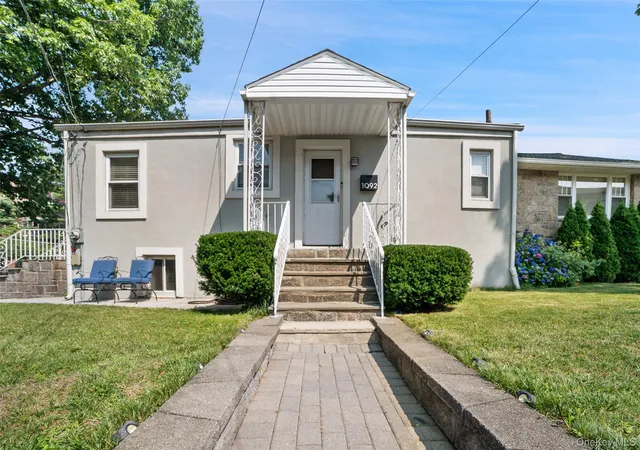 Homes for sale in Yonkers, NY | 1090 Midland Ave, Yonkers, NY 10708 | MLS# 1023098