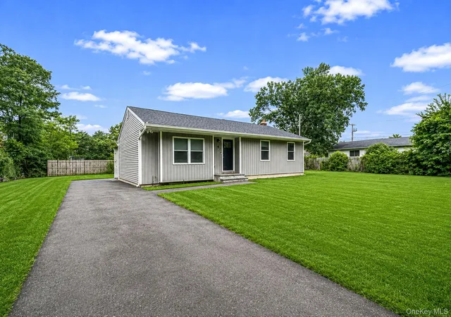 Homes for sale in Babylon, NY | 18 Jackson St, Babylon, NY 11735 | MLS# 1023107