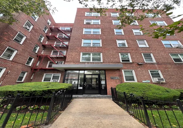Listing Photo 4 - Condo for sale in building located at 3410 75th St, New York, NY 11372 - Unit #5J