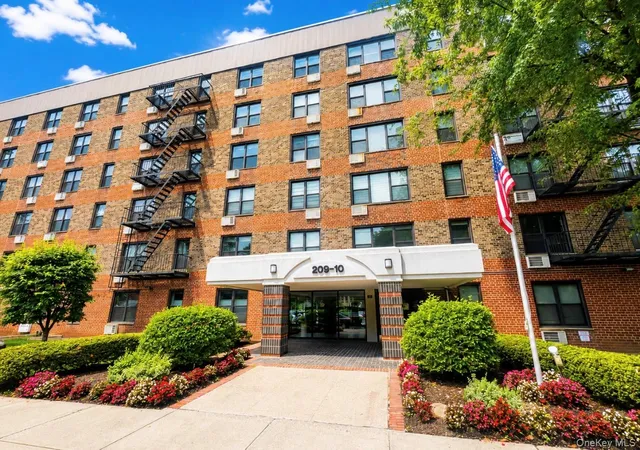 Homes for sale in New York, NY | 209 10 41st Ave #3N, New York, NY 11361 | MLS# 1023137