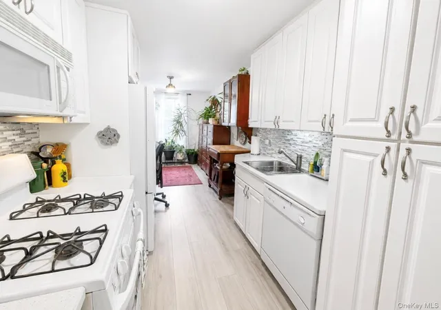 Photo 3 of Condo for sale at 209 10 41st Avenue #3N, Bayside, NY 11361 | MLS# 1023137 | Listing updated on 2026-09-27