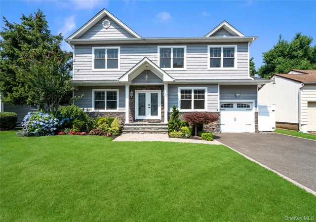 Photo 2 of Sale Pending at 17 Woodwaye Rd, Oyster Bay, NY 11803 | MLS# 1023147 | Listing updated on 2026-08-20