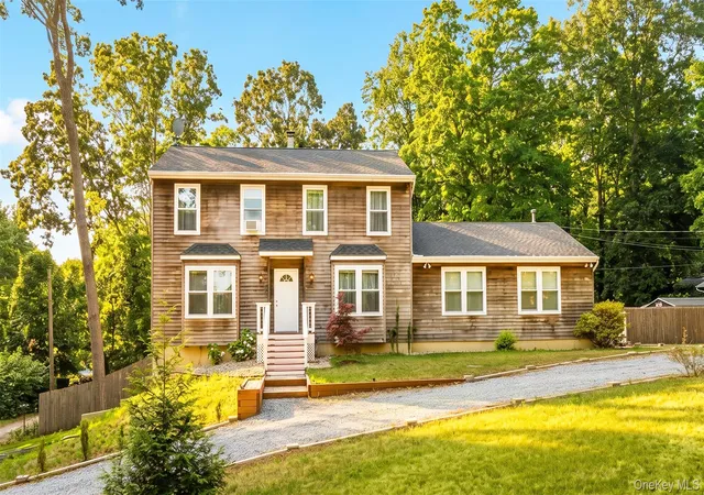 Photo 2 of Single family home for sale at 370 S Country Rd, Brookhaven, NY 11719 | MLS# 1023153 | Listing updated on 2026-08-01
