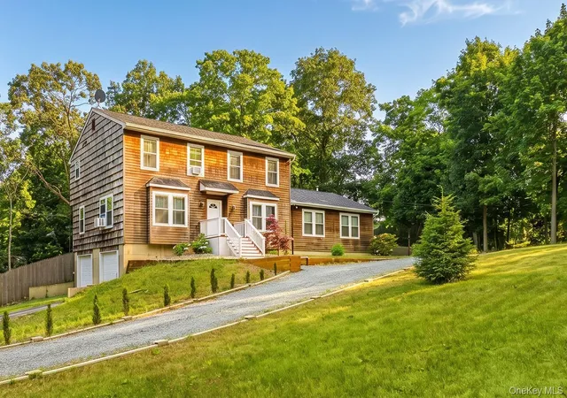 Photo 1 of Single family home for sale at 370 S Country Rd, Brookhaven, NY 11719 | MLS# 1023153 | Listing updated on 2026-08-01