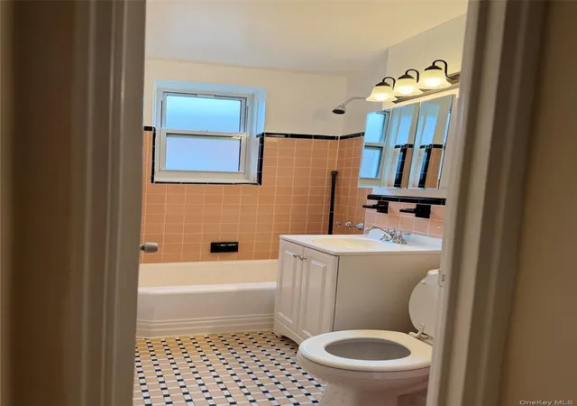 Homes for sale in Hempstead, NY | 32 Cathedral Ave #6B, Hempstead, NY 11550 | MLS# 1023164