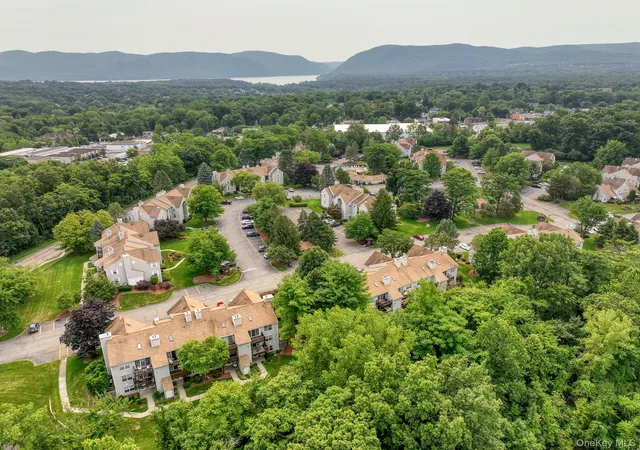30th image of 1130 Washington Green, New Windsor, NY 12553 | MLS# 1023166