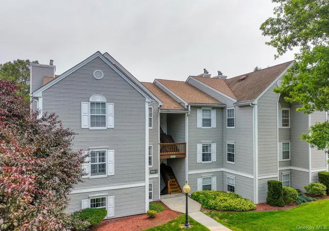 3rd image of 1130 Washington Green, New Windsor, NY 12553 | MLS# 1023166