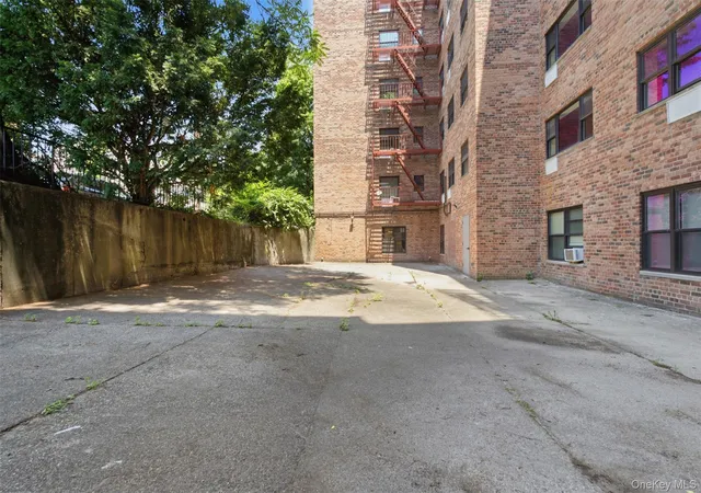 Homes for sale in Yonkers, NY | 671 Bronx River Rd #2N, Yonkers, NY 10704 | MLS# 1023196