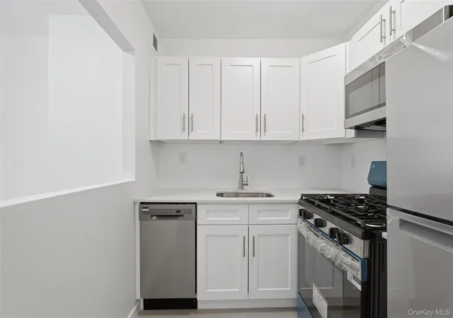 Homes for sale in Yonkers, NY | 671 Bronx River Rd #2N, Yonkers, NY 10704 | MLS# 1023196