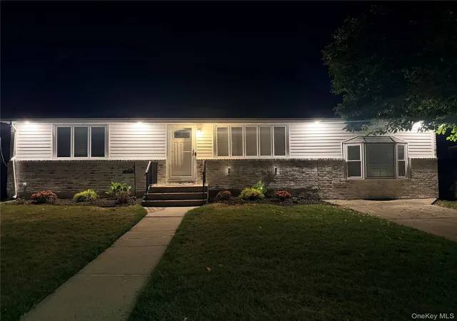 Homes for sale in Oyster Bay, NY | 25 Lois Ln, Oyster Bay, NY 11735 | MLS# 1023197
