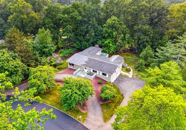 Photo 3 of Sale Pending at 105 Robinhood Ln, Clarkstown, NY 10994 | MLS# 1023225 | Listing updated on 2026-08-18
