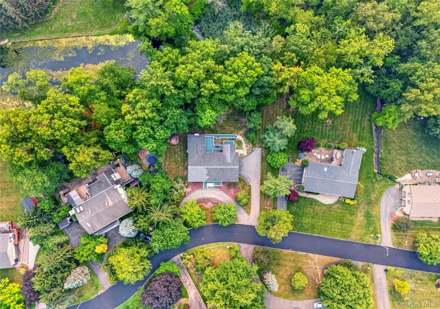 Photo 4 of Sale Pending at 105 Robinhood Ln, Clarkstown, NY 10994 | MLS# 1023225 | Listing updated on 2026-08-18