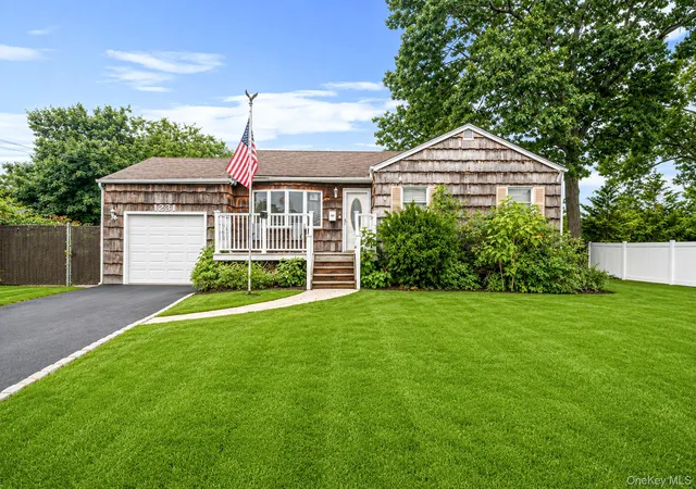Homes for sale in West Babylon, NY | 1231 10th St, West Babylon, NY 11704 | MLS# 1023231
