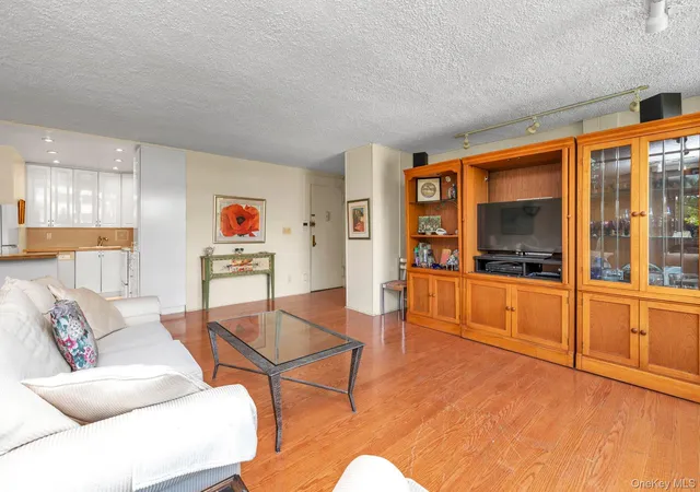 4th image of 166-10 Powells Cove Blvd #5D, Whitestone, NY 11357 | MLS# 1023236