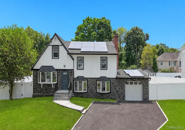 Photo 1 of Sale Pending at 4 Ruby Ln, Huntington, NY 11746 | MLS# 1023237 | Listing updated on 2026-07-30