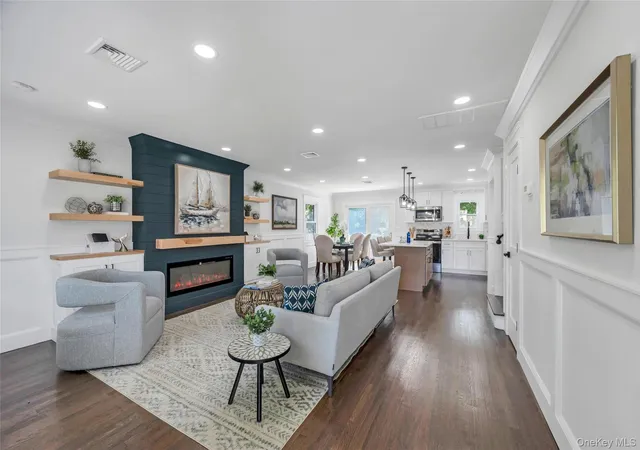 Photo 3 of Sale Pending at 4 Ruby Ln, Huntington, NY 11746 | MLS# 1023237 | Listing updated on 2026-07-30