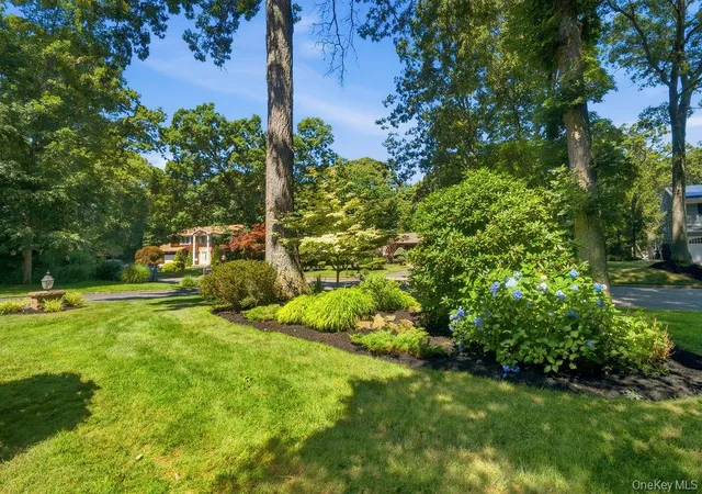 Photo 4 of Sale Pending at 20 Oak Tree Dr, Smithtown, NY 11787 | MLS# 1023260 | Listing updated on 2026-08-25