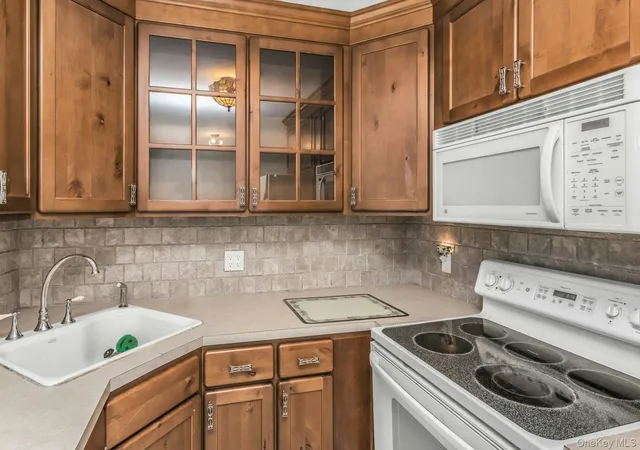 2nd image of 14 Prade Ln, Massapequa Park, NY 11762 | MLS# 1023262