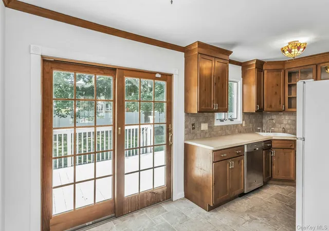 3rd image of 14 Prade Ln, Massapequa Park, NY 11762 | MLS# 1023262