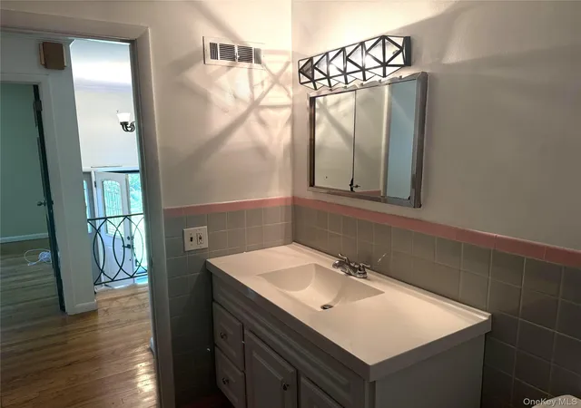 Photo 4 of Single family home for sale at 58 Quakerbridge Rd, Ossining, NY 10562 | MLS# 1023270 | Listing updated on 2026-09-15