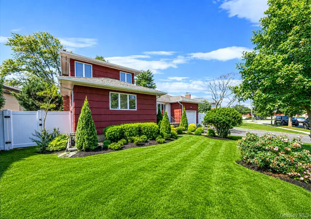 2nd image of 9 Stuart Dr, Oyster Bay, NY 11791 | MLS# 1023281