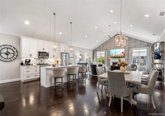 3rd image of 55201 Spruce Pond Cir, Oyster Bay, NY 11803 | MLS# 1023283