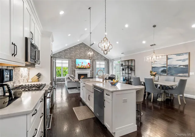 4th image of 55201 Spruce Pond Cir, Oyster Bay, NY 11803 | MLS# 1023283