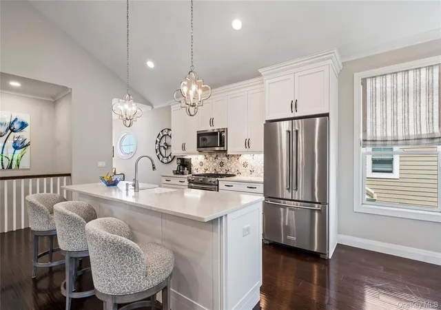 5th image of 55201 Spruce Pond Cir, Oyster Bay, NY 11803 | MLS# 1023283