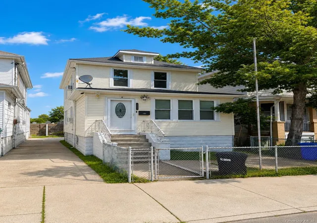 Homes for sale in New York, NY | 2729 Gifford Ave, New York, NY 10465 | MLS# 1023287