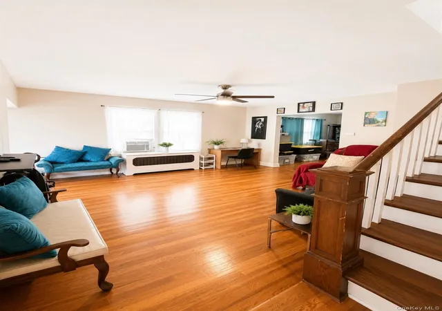 Photo 2 of Single family home for sale at 2729 Gifford Ave, New York, NY 10465 | MLS# 1023287 | Listing updated on 2026-09-16