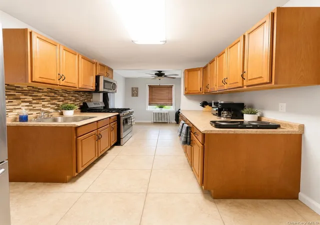 Photo 3 of Single family home for sale at 2729 Gifford Ave, New York, NY 10465 | MLS# 1023287 | Listing updated on 2026-09-16