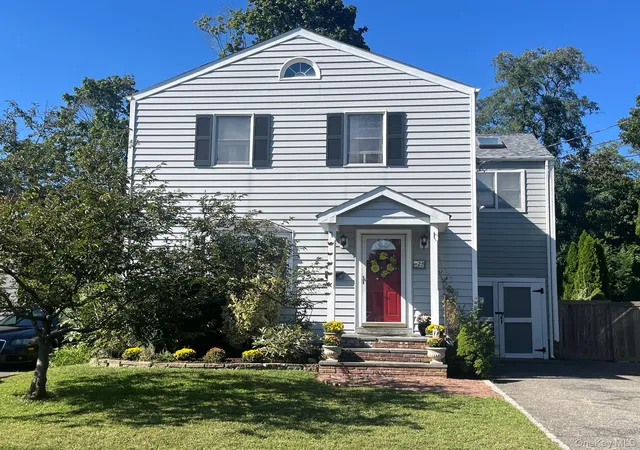 Photo 1 of Single family home for sale at 27 Rose St, Islip, NY 11751 | MLS# 1023313 | Listing updated on 2026-10-01