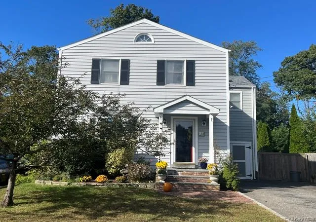 Photo 1 of Single family home for sale at 27 Rose St, Islip, NY 11751 | MLS# 1023313 | Listing updated on 2026-10-10