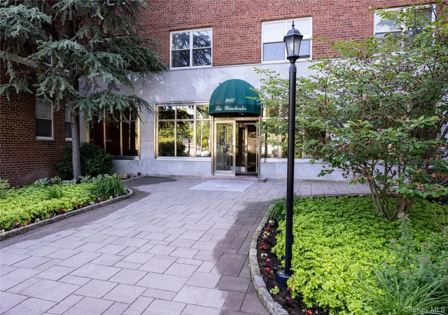 2nd image of 900 Palmer Rd, Bronxville, NY 10708