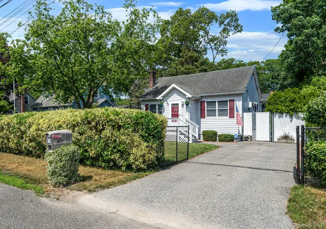 4th image of 289 Mckinley Dr, Mastic Beach, NY 11951 | MLS# 1023341