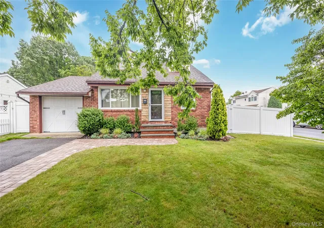 Homes for sale in Oyster Bay, NY | 192 Sycamore Ave, Oyster Bay, NY 11714 | MLS# 1023346