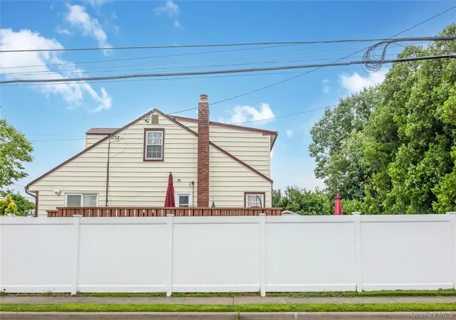 Homes for sale in Oyster Bay, NY | 192 Sycamore Ave, Oyster Bay, NY 11714 | MLS# 1023346
